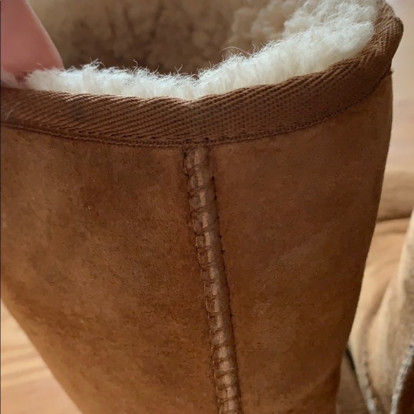 Women’s Classic Ugg Boots - Picture 3 of 5